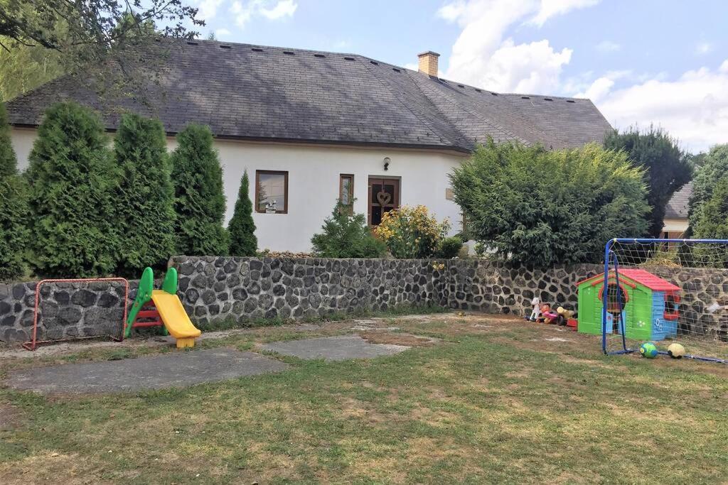 Ferienwohnung Apartman U Pamatneho Stromu Česká Lípa Exterior foto